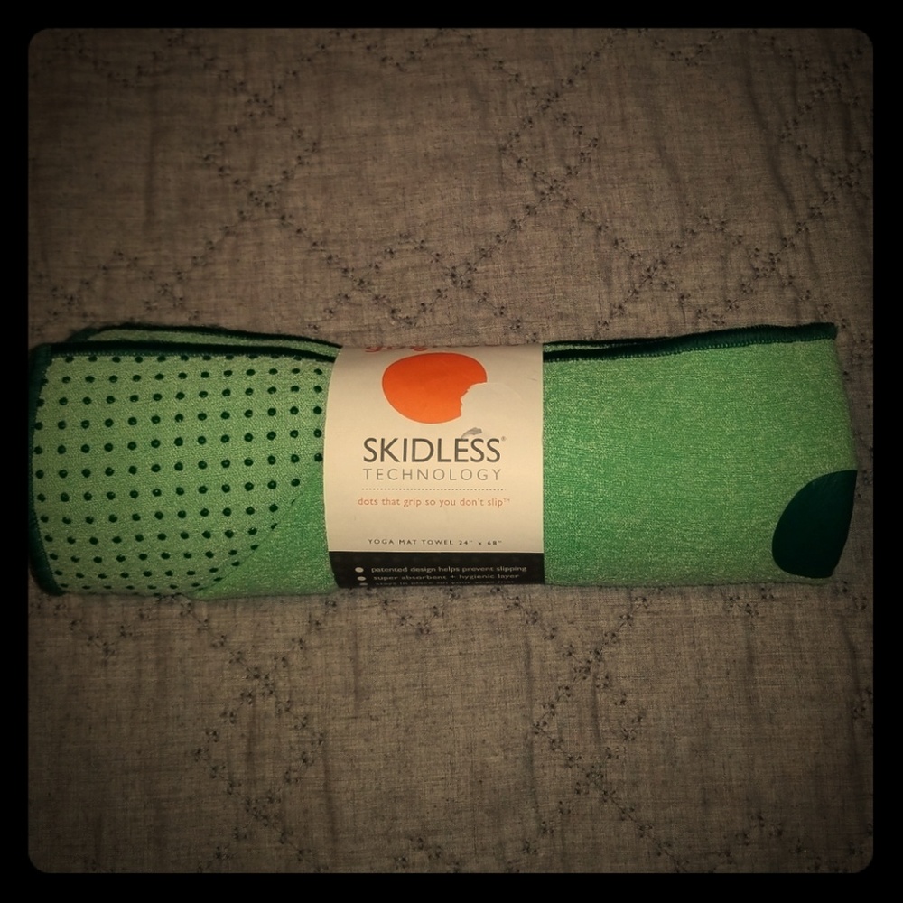 Manduka yogitoes NEW yoga mat towel